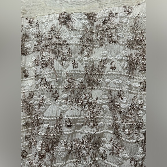 DONNA Mesh Lace Floral Top Size Medium - Picture 6 of 6